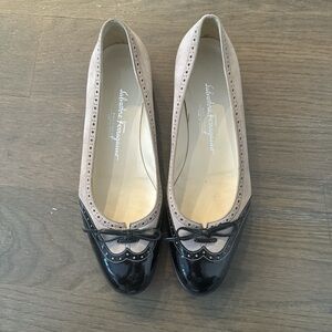 Ferragamo black and cream leather ballet flats with bow detail size US W8